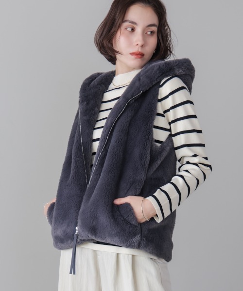 Bou Jeloud（ブージュルード）の「フェイクシープフード付ファーベスト（ベスト・レディース・ライトグレー/グレイッシュベージュ/チャコールグレー・38）」の18枚目の写真