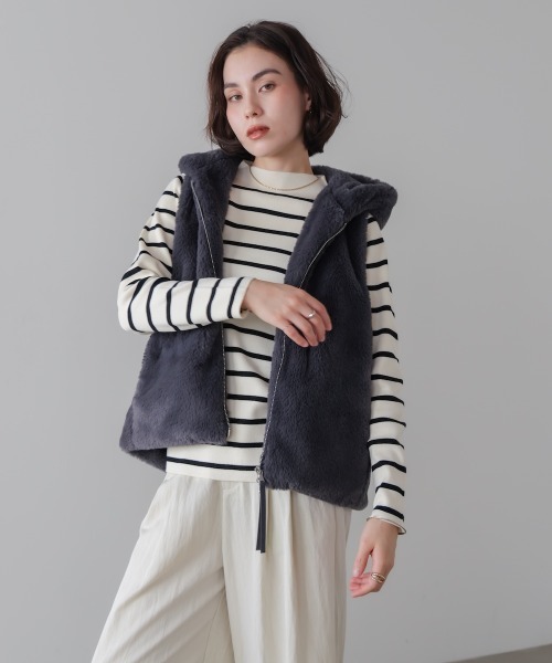 Bou Jeloud（ブージュルード）の「フェイクシープフード付ファーベスト（ベスト・レディース・ライトグレー/グレイッシュベージュ/チャコールグレー・38）」の20枚目の写真