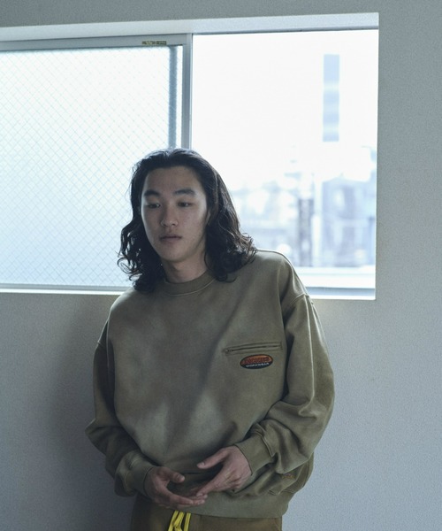Dickies(ディッキーズ)の「【Dickies(R) x SEDAN ALL-PURPOSE(R)】Faded Washed Crewneck Sweatshirt/バックプリントスウェット(スウェット・メンズ・チャコールグレー/カーキ・SMALL/MEDIUM/LARGE/X-LARGE)」の4枚目の写真