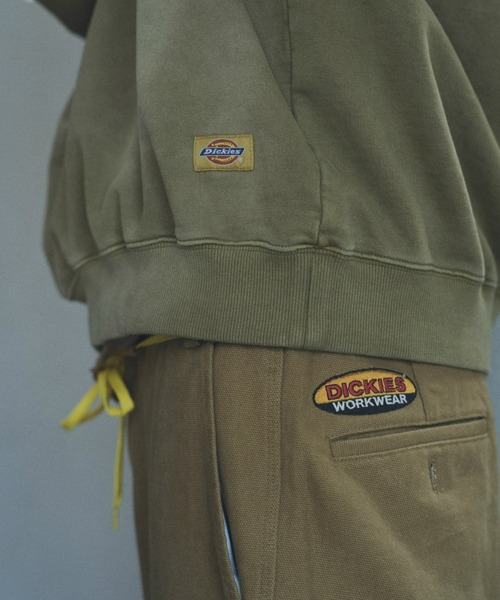 Dickies(ディッキーズ)の「【Dickies(R) x SEDAN ALL-PURPOSE(R)】Faded Washed Crewneck Sweatshirt/バックプリントスウェット(スウェット・メンズ・チャコールグレー/カーキ・SMALL/MEDIUM/LARGE/X-LARGE)」の9枚目の写真