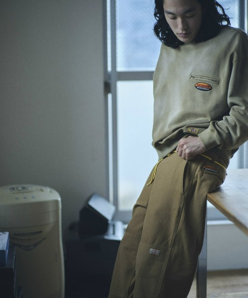 Dickies(ディッキーズ)の「【Dickies(R) x SEDAN ALL-PURPOSE(R)】Faded Washed Crewneck Sweatshirt/バックプリントスウェット(スウェット・メンズ・チャコールグレー/カーキ・SMALL/MEDIUM/LARGE/X-LARGE)」の6枚目の写真