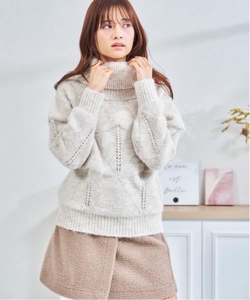 一部店舗限定 オフショルケーブルニット