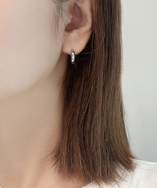 PAUL BRIAL（ポールブリアル）の「ベーシックワンタッチピアス 小 PYBE0294（ピアス（両耳用）・レディース・イエローゴールド/ホワイト・FREE）」の3枚目の写真