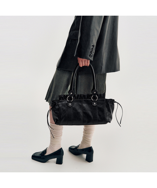 KIMZISU(キムジス)の「Ruched Belt Tote Bag _ BLACK(トートバッグ・レディース・ブラック・OS)」の1枚目の写真