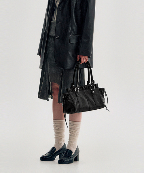 KIMZISU(キムジス)の「Ruched Belt Tote Bag _ BLACK(トートバッグ・レディース・ブラック・OS)」の7枚目の写真