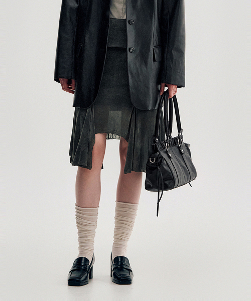 KIMZISU(キムジス)の「Ruched Belt Tote Bag _ BLACK(トートバッグ・レディース・ブラック・OS)」の2枚目の写真