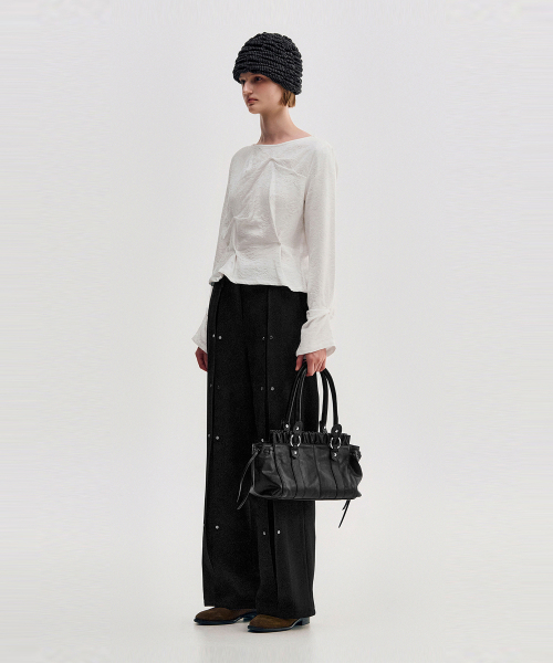 KIMZISU(キムジス)の「Ruched Belt Tote Bag _ BLACK(トートバッグ・レディース・ブラック・OS)」の4枚目の写真