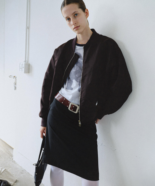 EN OR(エンオール)の「SHIRRING BOMBER JUMPER - WINE(ブルゾン・レディース・その他・FREE)」の4枚目の写真