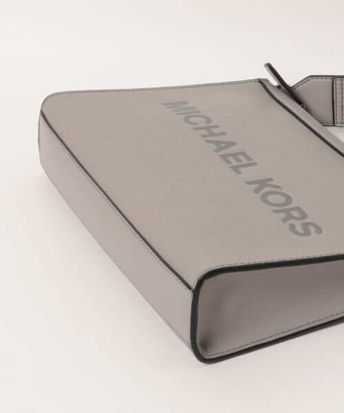 MICHAEL KORS(マイケルコース)の「COOPER 3IN1 XBODY POUCH ポーチ(ショルダーバッグ・メンズ・グレー系・FREE)」の3枚目の写真
