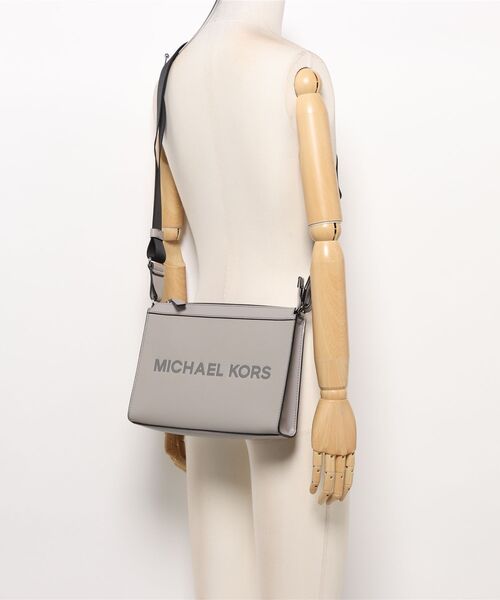 MICHAEL KORS(マイケルコース)の「COOPER 3IN1 XBODY POUCH ポーチ(ショルダーバッグ・メンズ・グレー系・FREE)」の6枚目の写真