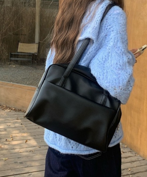yuue' ( wear )(ユーイ)の「アウトポケットスクエアボストンバッグ/通勤通学/A4サイズ対応(ショルダーバッグ・レディース・ブラック/ダークブラウン・FREE)」の3枚目の写真
