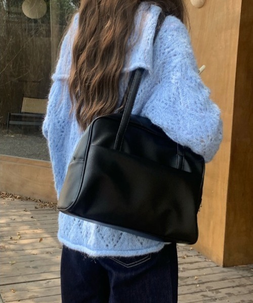 yuue' ( wear )(ユーイ)の「アウトポケットスクエアボストンバッグ/通勤通学/A4サイズ対応(ショルダーバッグ・レディース・ブラック/ダークブラウン・FREE)」の4枚目の写真