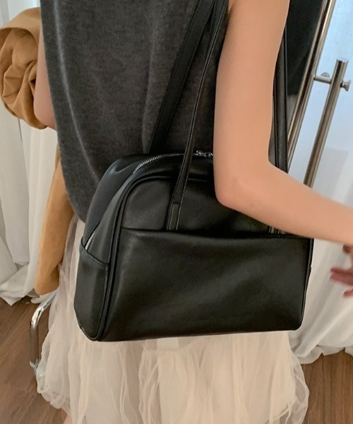 yuue' ( wear )(ユーイ)の「アウトポケットスクエアボストンバッグ/通勤通学/A4サイズ対応(ショルダーバッグ・レディース・ブラック/ダークブラウン・FREE)」の6枚目の写真