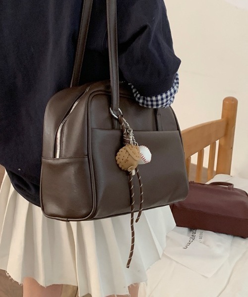 yuue' ( wear )(ユーイ)の「アウトポケットスクエアボストンバッグ/通勤通学/A4サイズ対応(ショルダーバッグ・レディース・ブラック/ダークブラウン・FREE)」の15枚目の写真