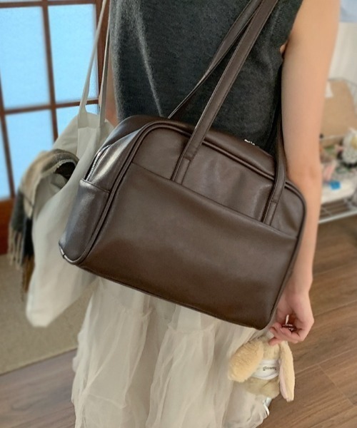 yuue' ( wear )(ユーイ)の「アウトポケットスクエアボストンバッグ/通勤通学/A4サイズ対応(ショルダーバッグ・レディース・ブラック/ダークブラウン・FREE)」の17枚目の写真
