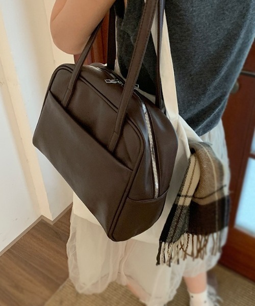 yuue' ( wear )(ユーイ)の「アウトポケットスクエアボストンバッグ/通勤通学/A4サイズ対応(ショルダーバッグ・レディース・ブラック/ダークブラウン・FREE)」の18枚目の写真
