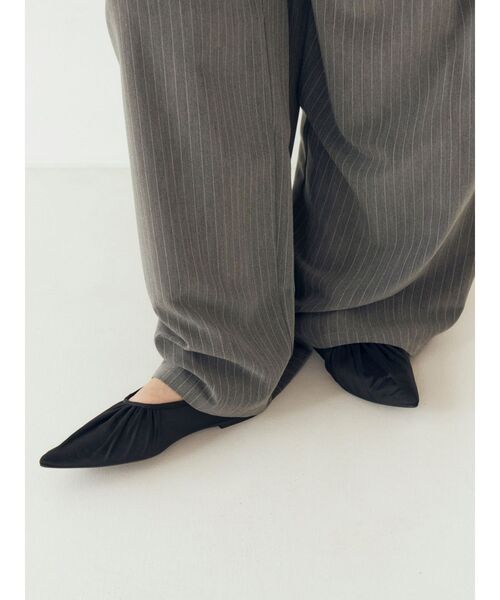 Ungrid（アングリッド）の「ポインテッドトゥフラットシューズ（パンプス・レディース・アイボリー/ブラック・S/L/M）」の2枚目の写真