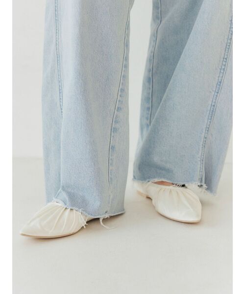 Ungrid（アングリッド）の「ポインテッドトゥフラットシューズ（パンプス・レディース・アイボリー/ブラック・S/L/M）」の8枚目の写真