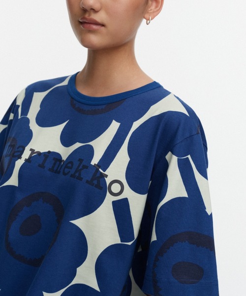 marimekko(マリメッコ)の「【kioski】Vihne Unikko / t-shirt(Tシャツ/カットソー・レディース・ブルー・X-LARGE/LARGE/MEDIUM/SMALL/X-SMALL)」の4枚目の写真
