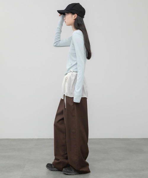 HEILIS（ヘイリス）の「ヘンリーネックベーシック長袖トップス / トップス 長袖 春服 秋服 冬服 韓国 ノームコア ヘンリーネック 長袖 カジュアル シンプル 無地 コンパクト ヘンリーネック オフィスカジュアル 白 ブルー ブラウン グレー ホワイト ブラック カットソー ノームコア（Tシャツ/カットソー・レディース・ブラウン/ブラック/オフホワイト/ブルー・FREE）」の10枚目の写真