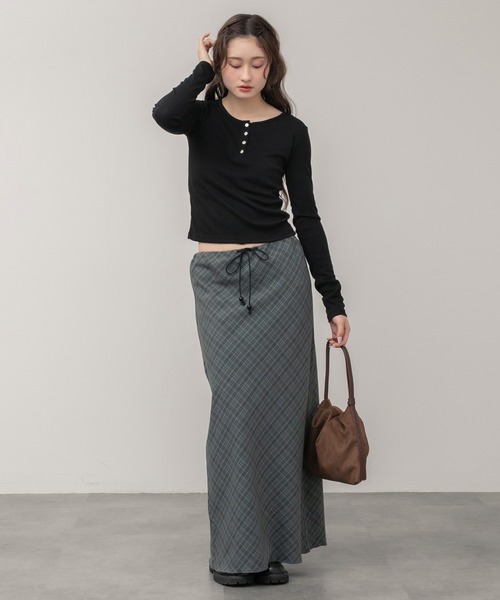 HEILIS（ヘイリス）の「ヘンリーネックベーシック長袖トップス / トップス 長袖 春服 秋服 冬服 韓国 ノームコア ヘンリーネック 長袖 カジュアル シンプル 無地 コンパクト ヘンリーネック オフィスカジュアル 白 ブルー ブラウン グレー ホワイト ブラック カットソー ノームコア（Tシャツ/カットソー・レディース・ブラウン/ブラック/オフホワイト/ブルー・FREE）」の20枚目の写真