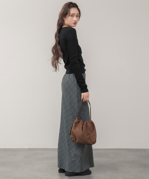 HEILIS（ヘイリス）の「ヘンリーネックベーシック長袖トップス / トップス 長袖 春服 秋服 冬服 韓国 ノームコア ヘンリーネック 長袖 カジュアル シンプル 無地 コンパクト ヘンリーネック オフィスカジュアル 白 ブルー ブラウン グレー ホワイト ブラック カットソー ノームコア（Tシャツ/カットソー・レディース・ブラウン/ブラック/オフホワイト/ブルー・FREE）」の21枚目の写真