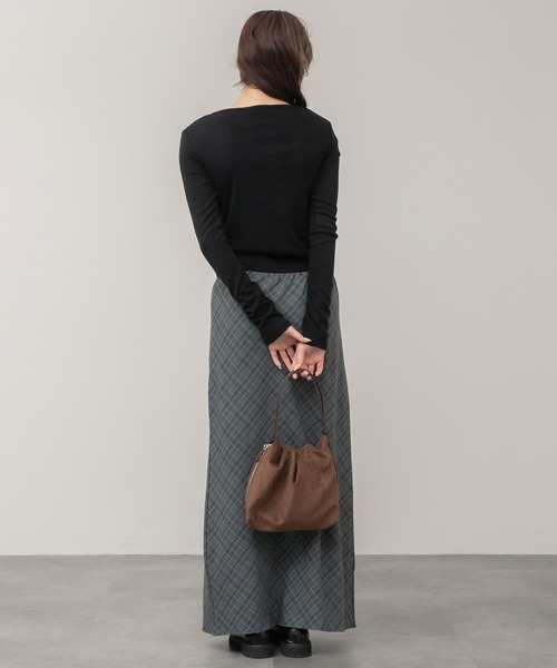 HEILIS（ヘイリス）の「ヘンリーネックベーシック長袖トップス / トップス 長袖 春服 秋服 冬服 韓国 ノームコア ヘンリーネック 長袖 カジュアル シンプル 無地 コンパクト ヘンリーネック オフィスカジュアル 白 ブルー ブラウン グレー ホワイト ブラック カットソー ノームコア（Tシャツ/カットソー・レディース・ブラウン/ブラック/オフホワイト/ブルー・FREE）」の22枚目の写真