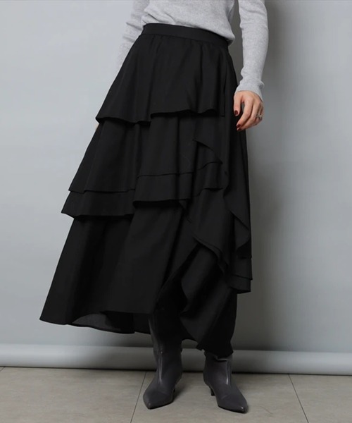 CADUNE(カデュネ)の「ペタルスカート(スカート・レディース・ブラック/ホワイト・34/36/38)」の1枚目の写真