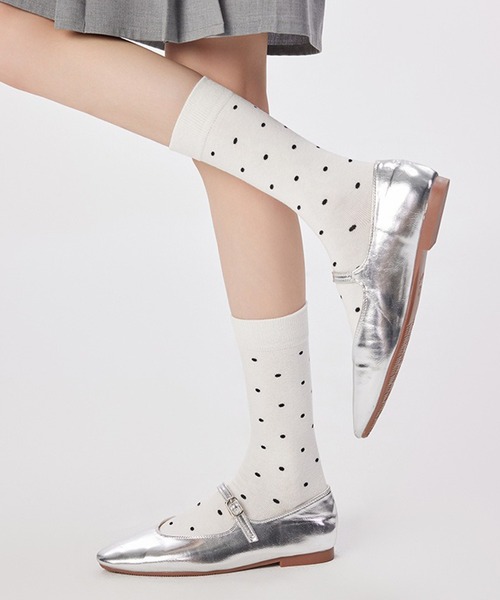 c.u.l（シーユーエル）の「水玉柄 ドット柄 ミドル丈 ソックス cula1412（ソックス/靴下・レディース・ホワイト/ブラック/グレー・FREE）」の2枚目の写真