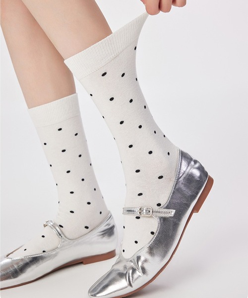 c.u.l（シーユーエル）の「水玉柄 ドット柄 ミドル丈 ソックス cula1412（ソックス/靴下・レディース・ホワイト/ブラック/グレー・FREE）」の5枚目の写真