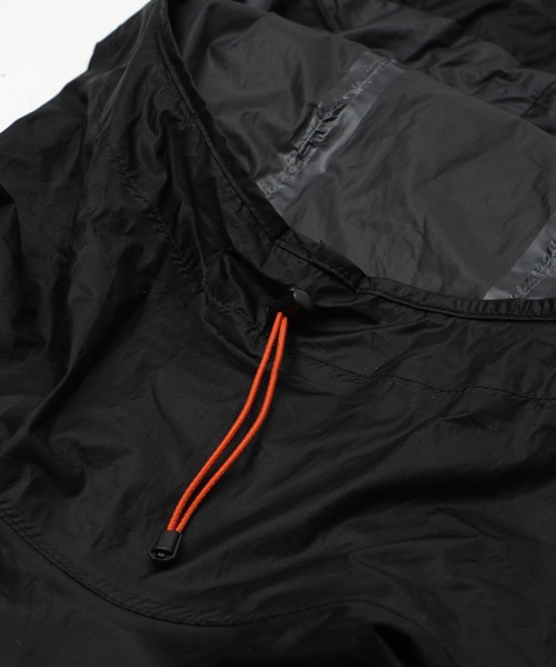 KiU（キウ）の「超軽量 ライトウェイトコンパクトポンチョ（レインコート/ポンチョ・メンズ・ブラック/ベージュ/イエロー・FREE）」の15枚目の写真
