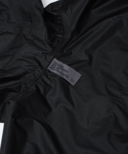 KiU（キウ）の「超軽量 ライトウェイトコンパクトポンチョ（レインコート/ポンチョ・メンズ・ブラック/ベージュ/イエロー・FREE）」の11枚目の写真