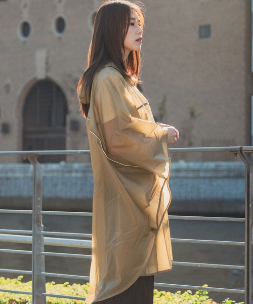 KiU（キウ）の「超軽量 ライトウェイトコンパクトポンチョ（レインコート/ポンチョ・メンズ・ブラック/ベージュ/イエロー・FREE）」の6枚目の写真