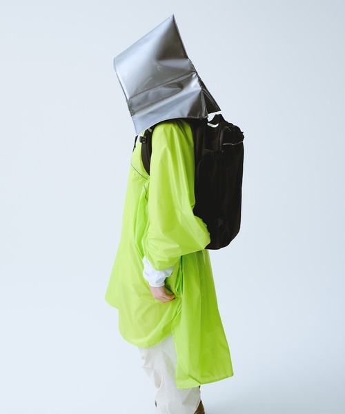 KiU（キウ）の「超軽量 ライトウェイトコンパクトポンチョ（レインコート/ポンチョ・メンズ・ブラック/ベージュ/イエロー・FREE）」の8枚目の写真