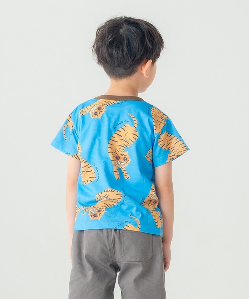 DILASH（ディラッシュ）の「【綿100％】サングラスタイガー！手書き風ゆるトラ総柄Tシャツ（Tシャツ/カットソー・キッズ・オレンジ/ターコイズブルー・140/130/120/110/100/90/80）」の4枚目の写真
