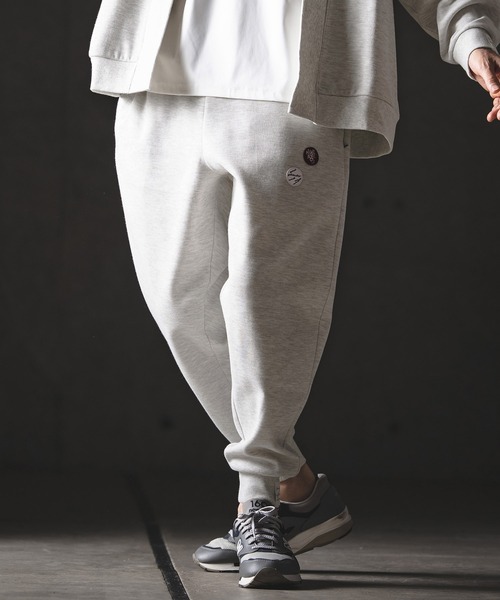 GLIMCLAP(グリムクラップ)の「mp14555-Pique Fabric Relaxed Fit Joggers ジョガーパンツ(201-022-gls-cg)(スウェットパンツ・メンズ・オフホワイト/ブラック/チャコール・L/M/S)」の2枚目の写真