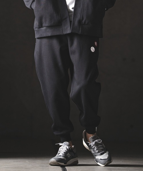 GLIMCLAP(グリムクラップ)の「mp14555-Pique Fabric Relaxed Fit Joggers ジョガーパンツ(201-022-gls-cg)(スウェットパンツ・メンズ・オフホワイト/ブラック/チャコール・L/M/S)」の4枚目の写真