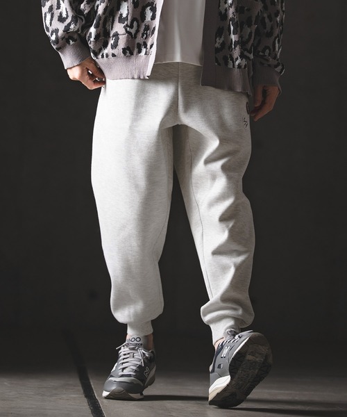 GLIMCLAP(グリムクラップ)の「mp14555-Pique Fabric Relaxed Fit Joggers ジョガーパンツ(201-022-gls-cg)(スウェットパンツ・メンズ・オフホワイト/ブラック/チャコール・L/M/S)」の16枚目の写真