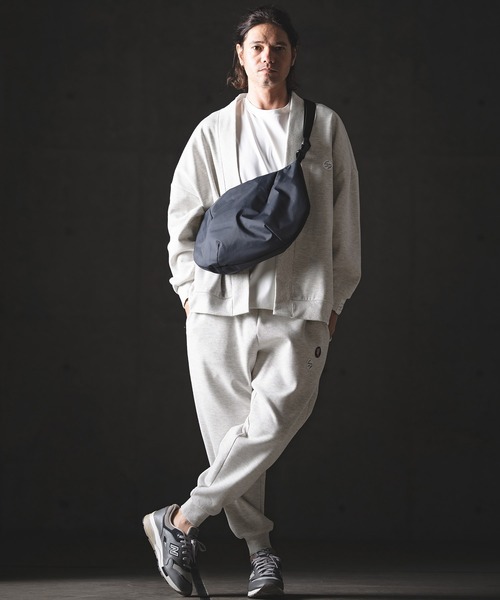 GLIMCLAP(グリムクラップ)の「mp14555-Pique Fabric Relaxed Fit Joggers ジョガーパンツ(201-022-gls-cg)(スウェットパンツ・メンズ・オフホワイト/ブラック/チャコール・L/M/S)」の21枚目の写真