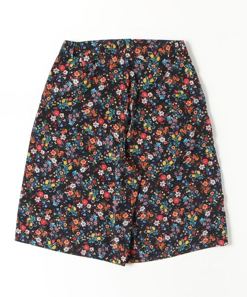 MEYAME（メヤメ）の「MEYAME/メヤメ　サイドラインワイドハーフフラワーパンツ　SIDE LINE WIDE HALF PANTS（FLOWER）（その他パンツ・レディース・ブラック・1/0）」の2枚目の写真