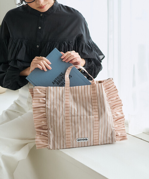 FREAK'S STORE(フリークスストア)の「OUTDOOR PRODUCTS × FREAK'S STORE/アウトドアプロダクツ 別注 2WAY ストライプ PVC トートバッグ/ショルダーバッグ/PVCバッグ/A4サイズトートバッグ(トートバッグ・レディース・ブルー/ベージュ/ブラウン・ONE SIZE)」の2枚目の写真