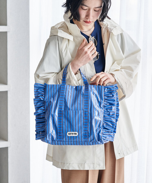 FREAK'S STORE(フリークスストア)の「OUTDOOR PRODUCTS × FREAK'S STORE/アウトドアプロダクツ 別注 2WAY ストライプ PVC トートバッグ/ショルダーバッグ/PVCバッグ/A4サイズトートバッグ(トートバッグ・レディース・ブルー/ベージュ/ブラウン・ONE SIZE)」の3枚目の写真