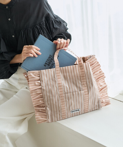 FREAK'S STORE(フリークスストア)の「OUTDOOR PRODUCTS × FREAK'S STORE/アウトドアプロダクツ 別注 2WAY ストライプ PVC トートバッグ/ショルダーバッグ/PVCバッグ/A4サイズトートバッグ(トートバッグ・レディース・ブルー/ベージュ/ブラウン・ONE SIZE)」の10枚目の写真