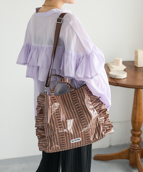 FREAK'S STORE(フリークスストア)の「OUTDOOR PRODUCTS × FREAK'S STORE/アウトドアプロダクツ 別注 2WAY ストライプ PVC トートバッグ/ショルダーバッグ/PVCバッグ/A4サイズトートバッグ(トートバッグ・レディース・ブルー/ベージュ/ブラウン・ONE SIZE)」の15枚目の写真