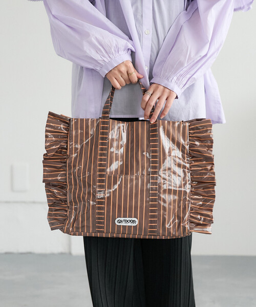 FREAK'S STORE(フリークスストア)の「OUTDOOR PRODUCTS × FREAK'S STORE/アウトドアプロダクツ 別注 2WAY ストライプ PVC トートバッグ/ショルダーバッグ/PVCバッグ/A4サイズトートバッグ(トートバッグ・レディース・ブルー/ベージュ/ブラウン・ONE SIZE)」の18枚目の写真