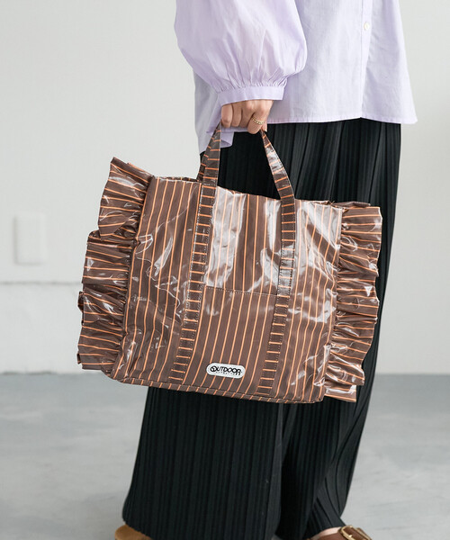 FREAK'S STORE(フリークスストア)の「OUTDOOR PRODUCTS × FREAK'S STORE/アウトドアプロダクツ 別注 2WAY ストライプ PVC トートバッグ/ショルダーバッグ/PVCバッグ/A4サイズトートバッグ(トートバッグ・レディース・ブルー/ベージュ/ブラウン・ONE SIZE)」の19枚目の写真