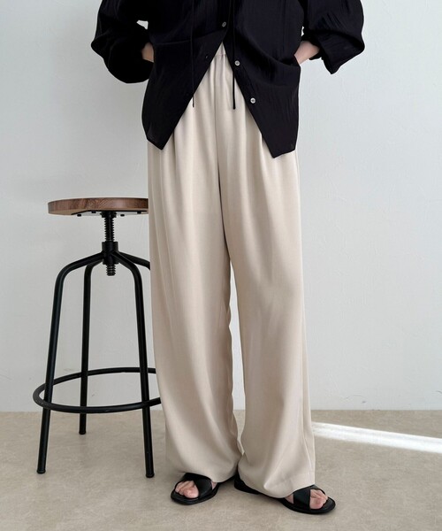 fredy emue（フレディエミュ）の「【ラクなのにきちんと見え】シャラリツイル イージーパンツ（その他パンツ・レディース・ブラウン/レモンイエロー/ブラック/ベージュ・36/38）」の4枚目の写真