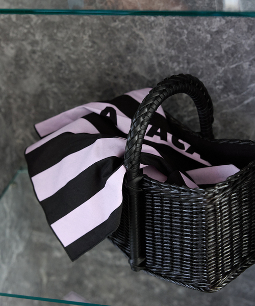 IENA（イエナ）の「A VACATION/ア ヴァケーション 別注 SEESAW RTN S バッグ 26SS-A112（ハンドバッグ・レディース・キャメル/ブラック・FREE）」の4枚目の写真