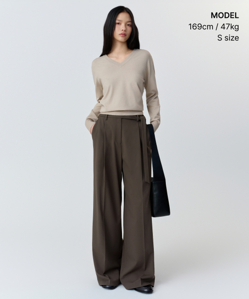 MUSINSA STANDARD WOMAN（ムシンサスタンダードウーマン）の「ウィメンズエッセンシャルVネックニット[グレイッシュベージュ]（ニット/セーター・レディース・その他・X-SMALL/SMALL/MEDIUM/LARGE）」の2枚目の写真