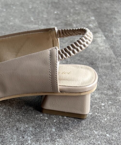 Chez toi（シェトワ）の「バックゴムパンプス（パンプス・レディース・シルバー/ブラック/ライトベージュ・MEDIUM/LARGE）」の11枚目の写真